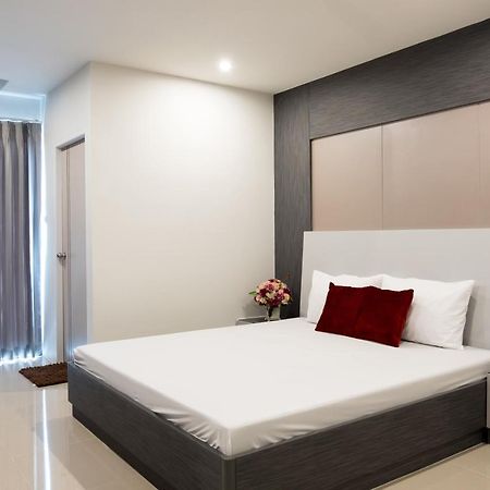 Db Plus 5 Bangkok Esterno foto
