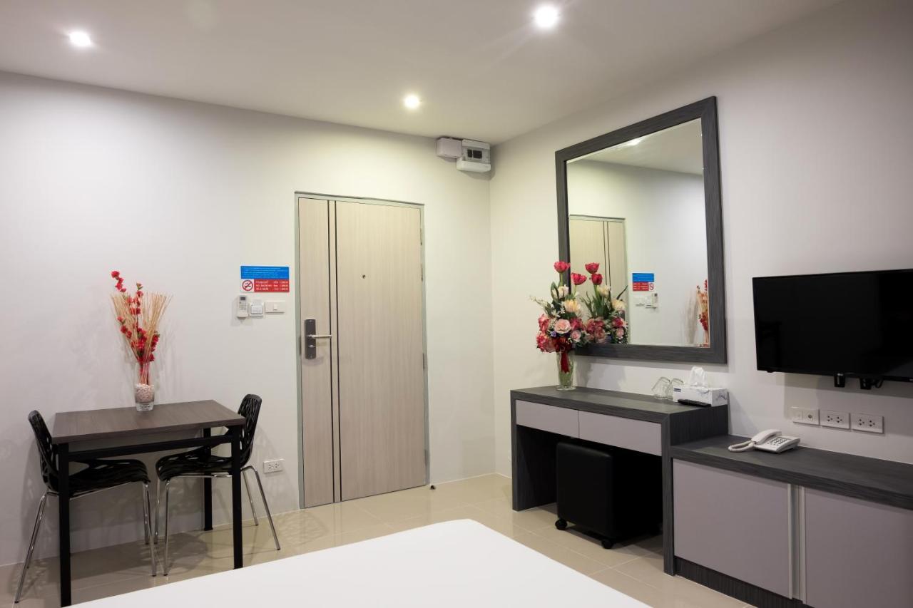 Db Plus 5 Bangkok Esterno foto